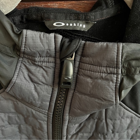 Oakley tech athleisure jacket - Picture 4 of 4